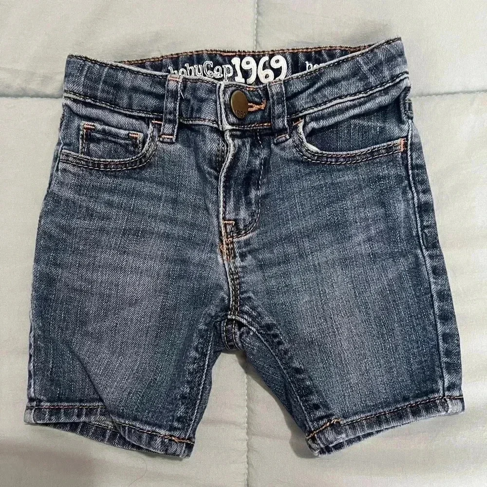 Baby Gap 1969 Bermuda Shorts Size 18/24 months